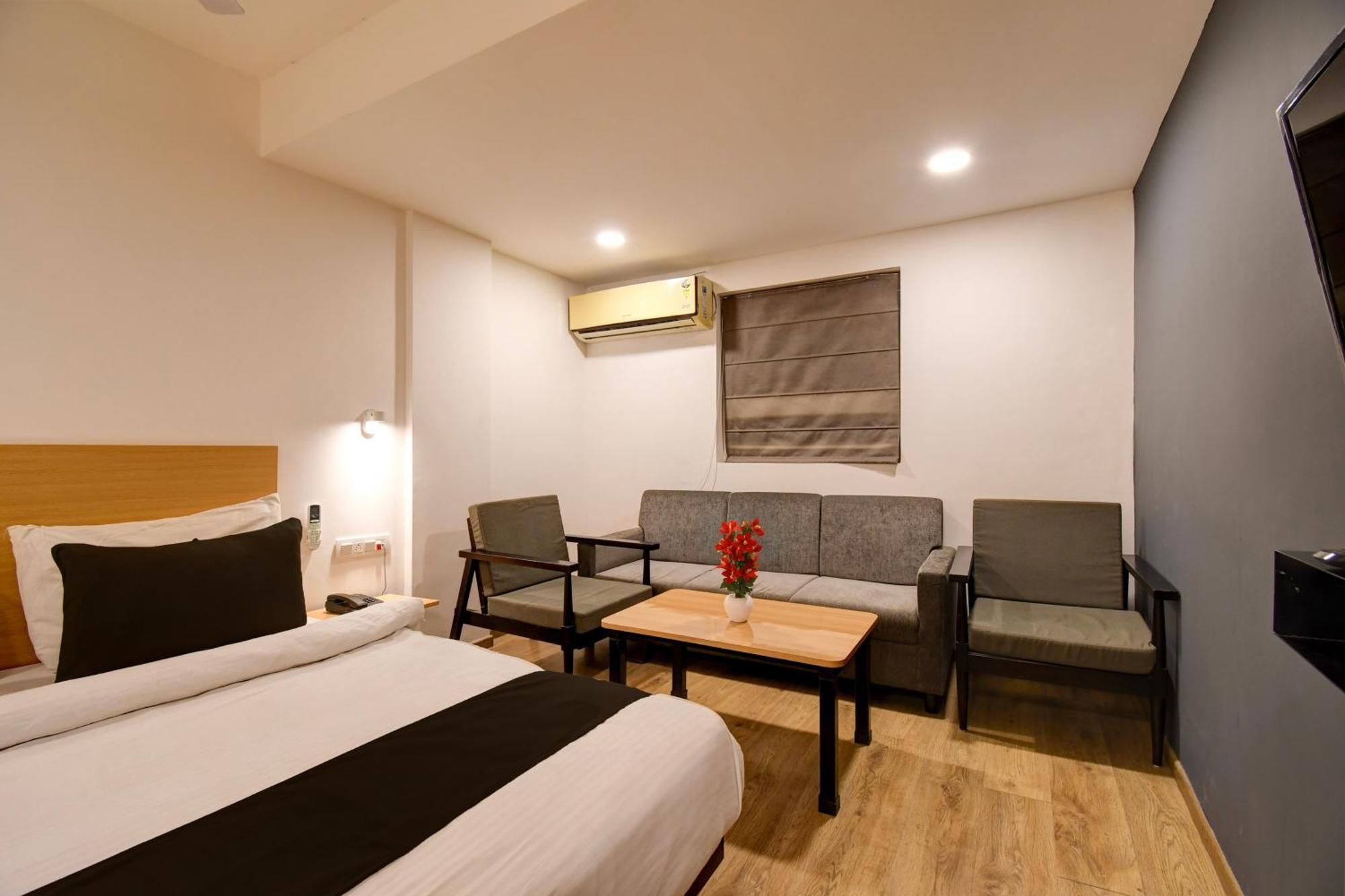 Super Townhouse City Centre 2 Downtown - Managed By Company Calcutta Buitenkant foto